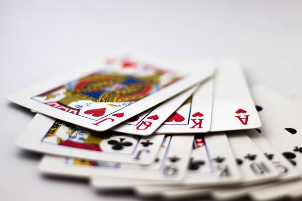 Aviator crash game rounds and live-dealer table availability